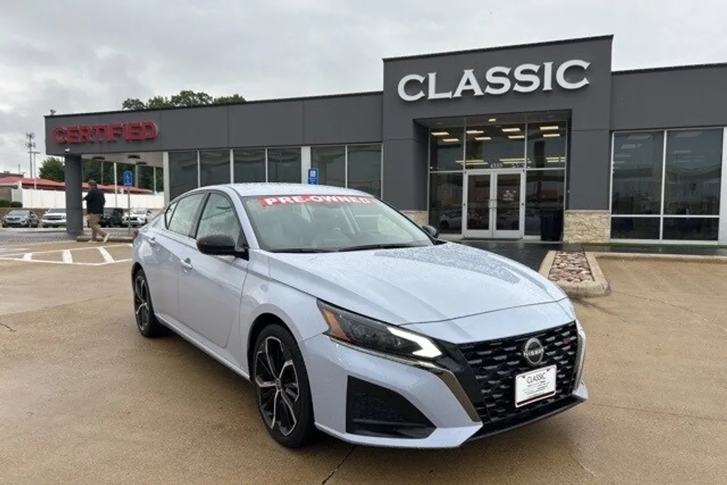 2023 Nissan Altima 2.5 SR photo 1