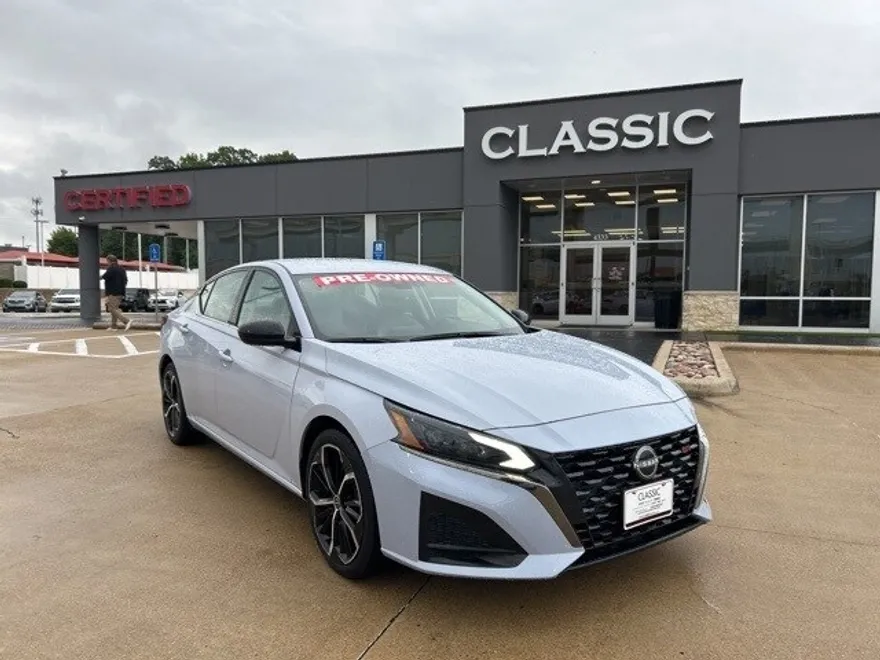 2023 Nissan Altima 2.5 SR photo 1