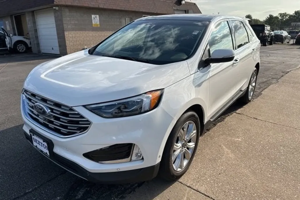 2020 Ford Edge Titanium photo 1