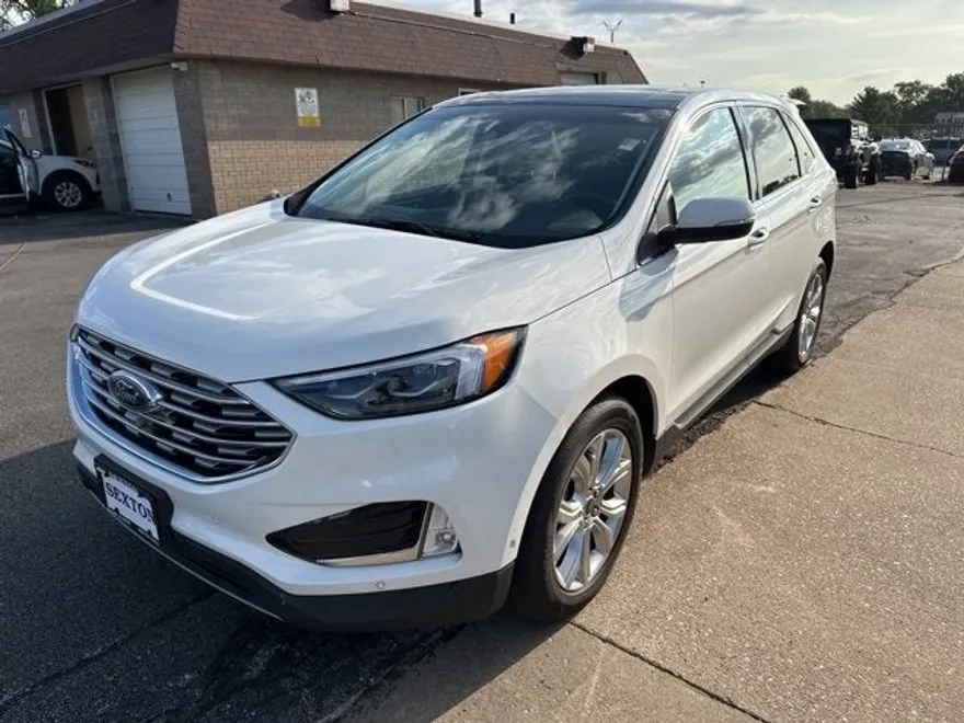 2020 Ford Edge Titanium photo 1