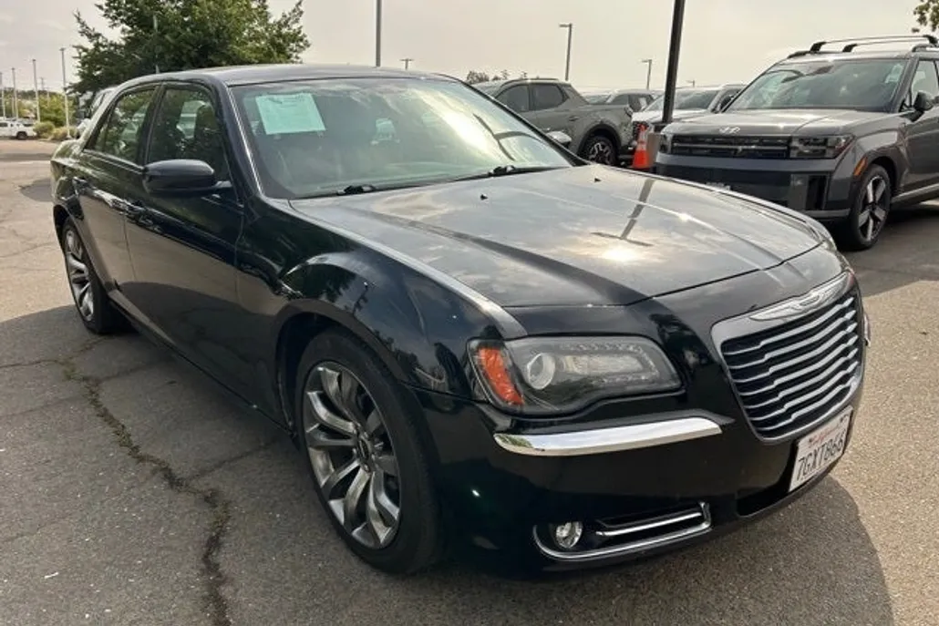 2014 Chrysler 300 S photo 1