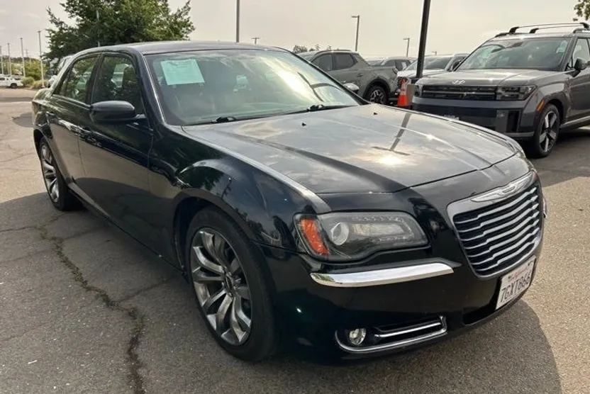 2014 Chrysler 300 S photo 1