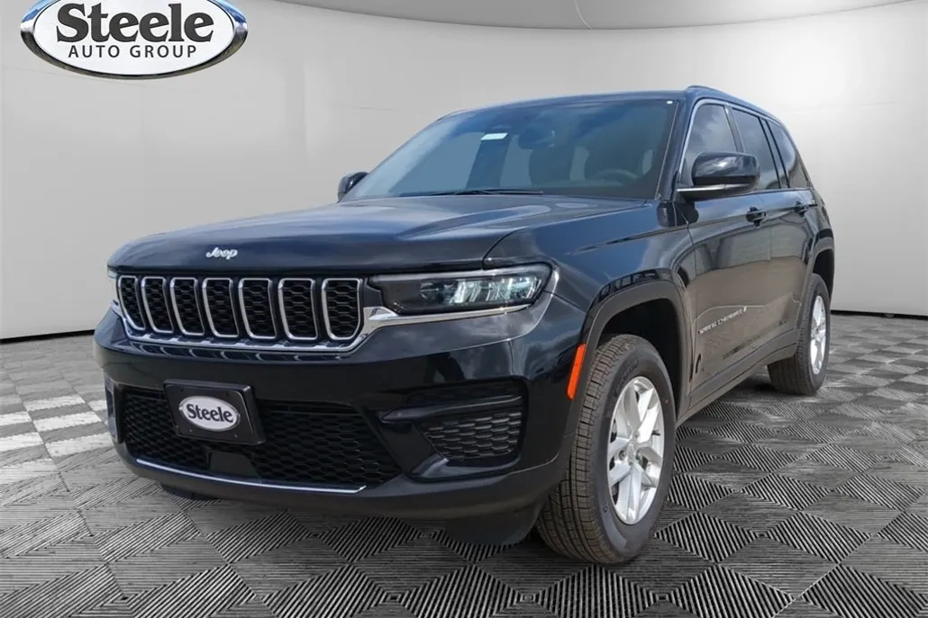 2024 Jeep Grand Cherokee Laredo photo 1