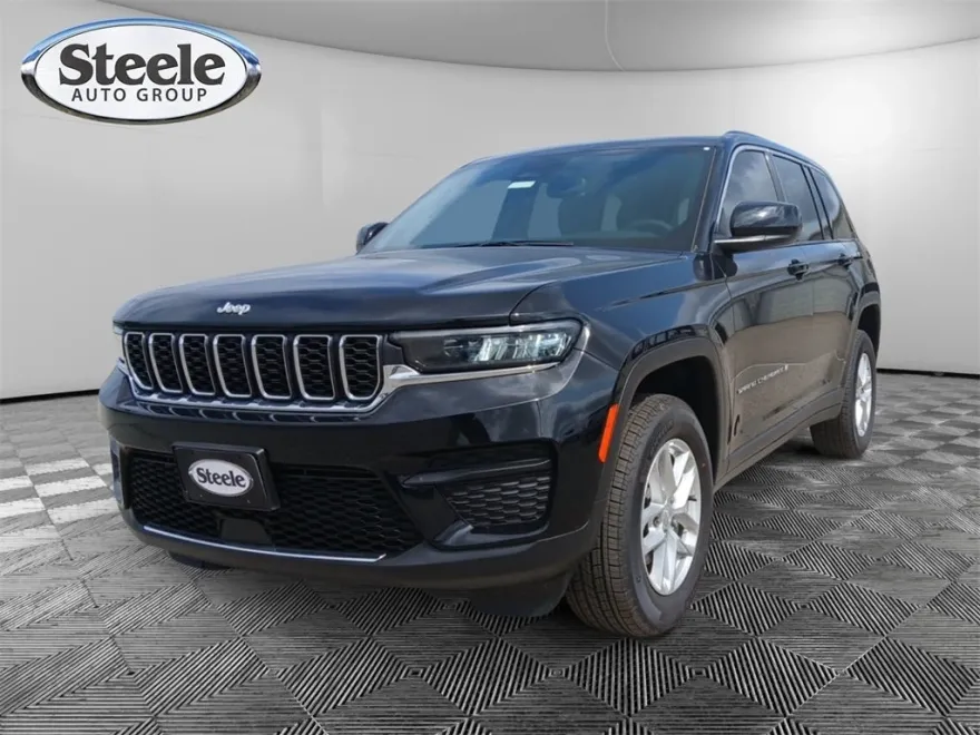 2024 Jeep Grand Cherokee Laredo photo 1