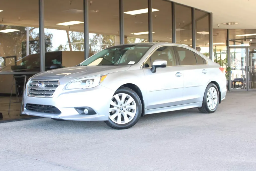 2017 Subaru Legacy 2.5i Premium photo 1