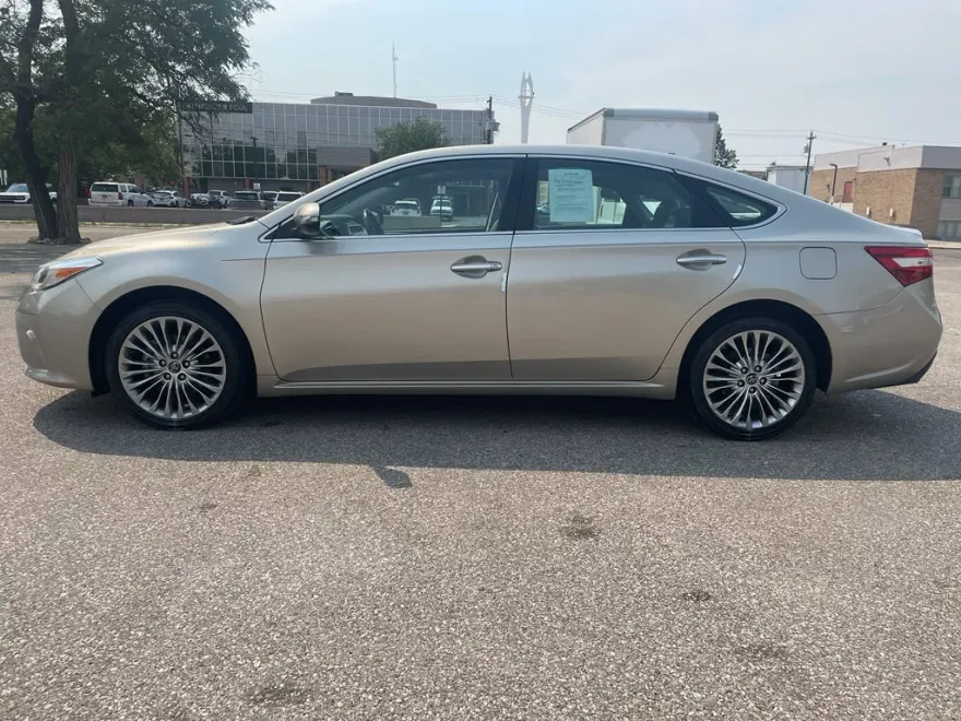 2018 Toyota Avalon Limited photo 1