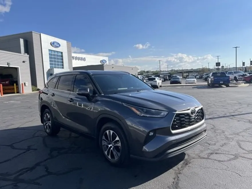 2021 Toyota Highlander XLE photo 1