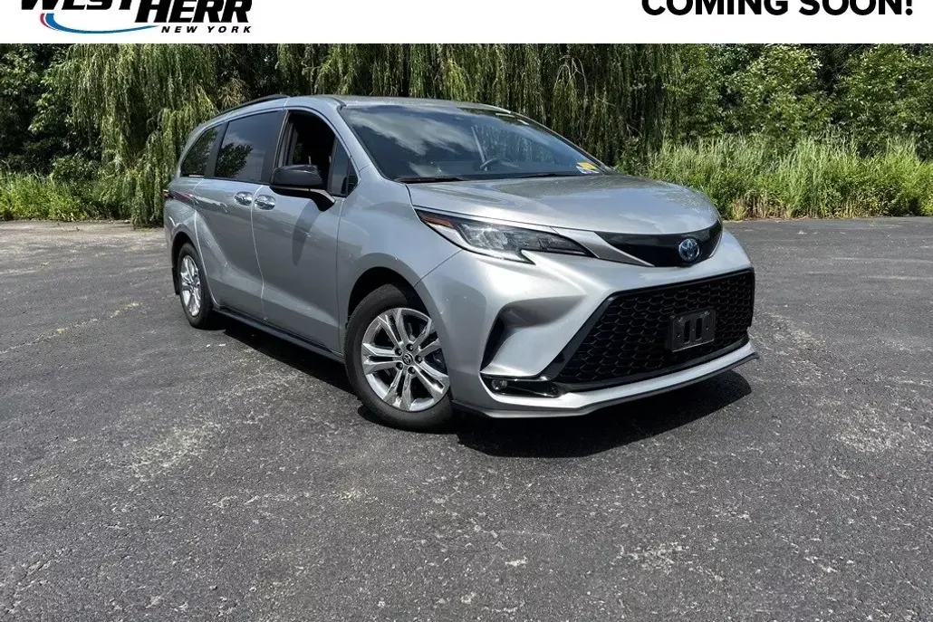 2022 Toyota Sienna XSE photo 1