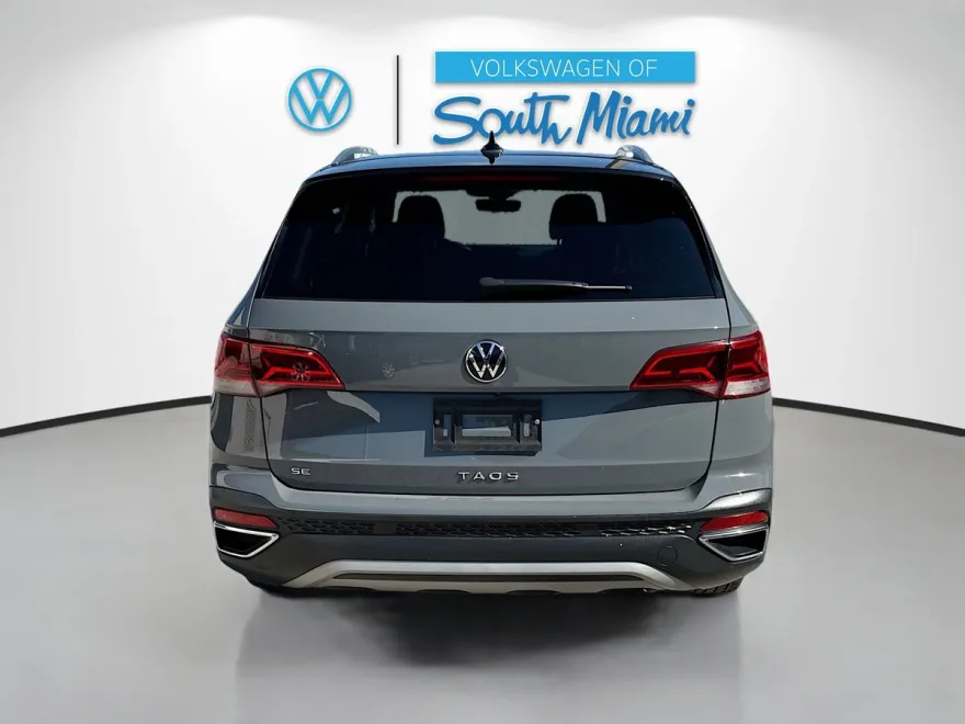 2024 Volkswagen Taos SE photo 1
