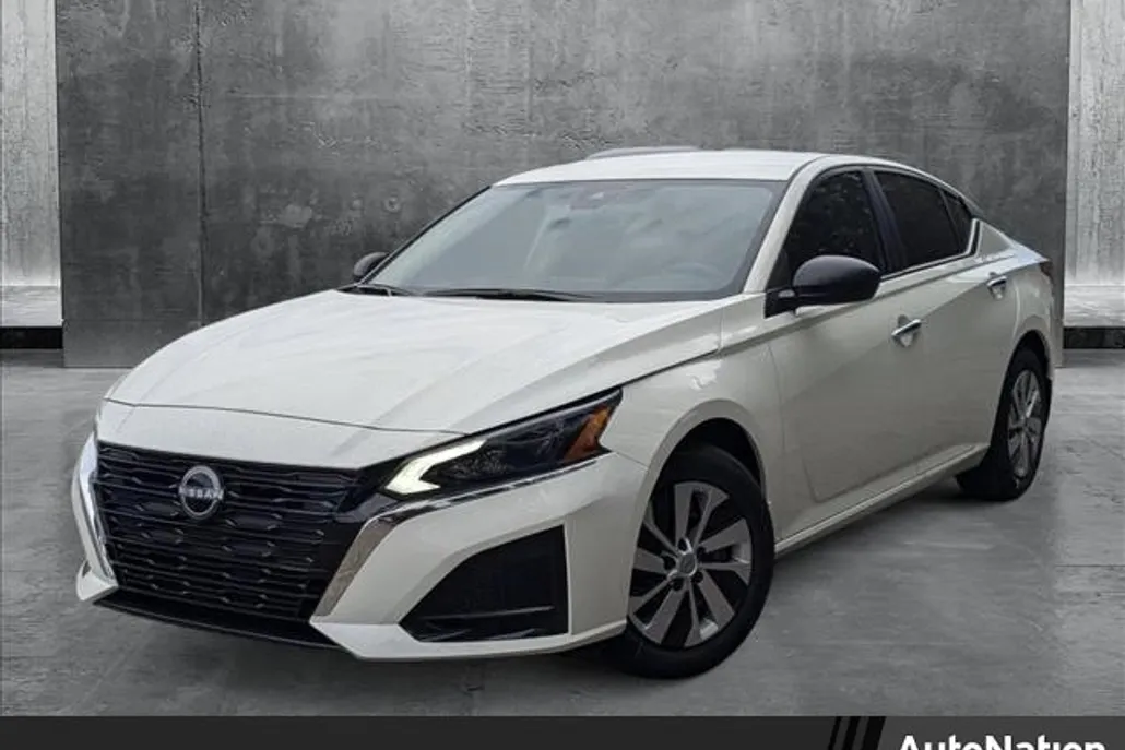 2025 Nissan Altima S photo 1