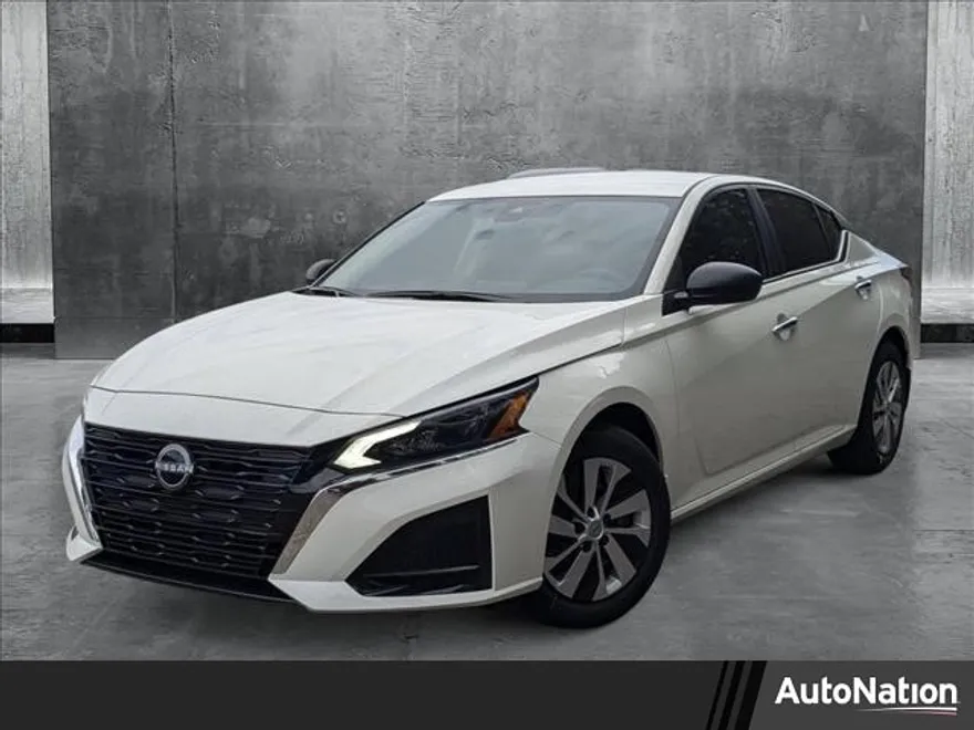 2025 Nissan Altima S photo 1