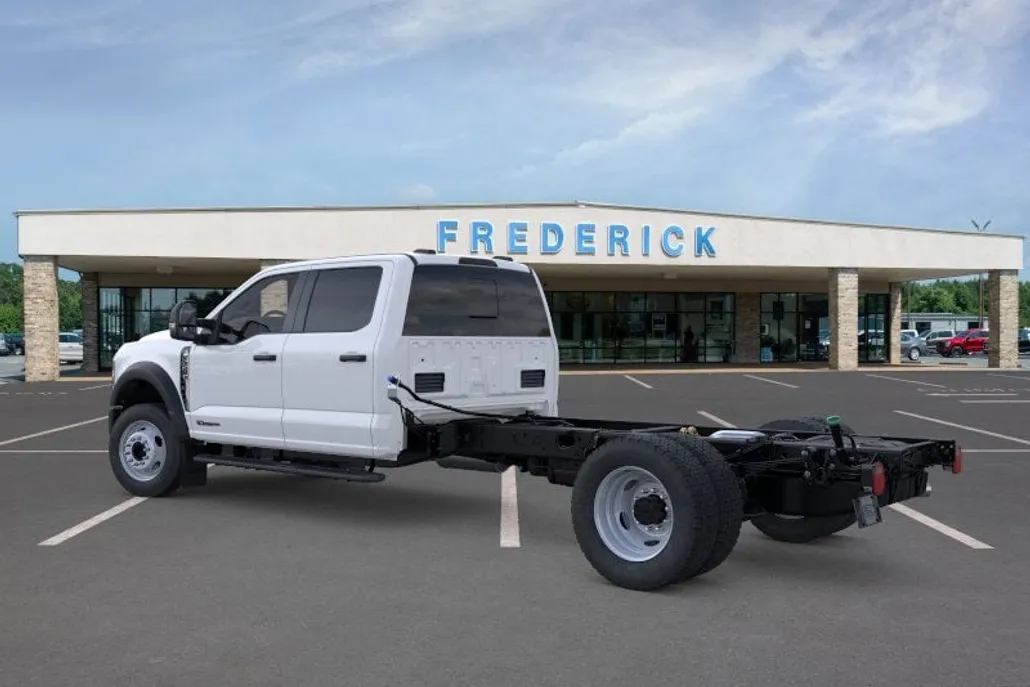 2025 Ford F-550 XL photo 1