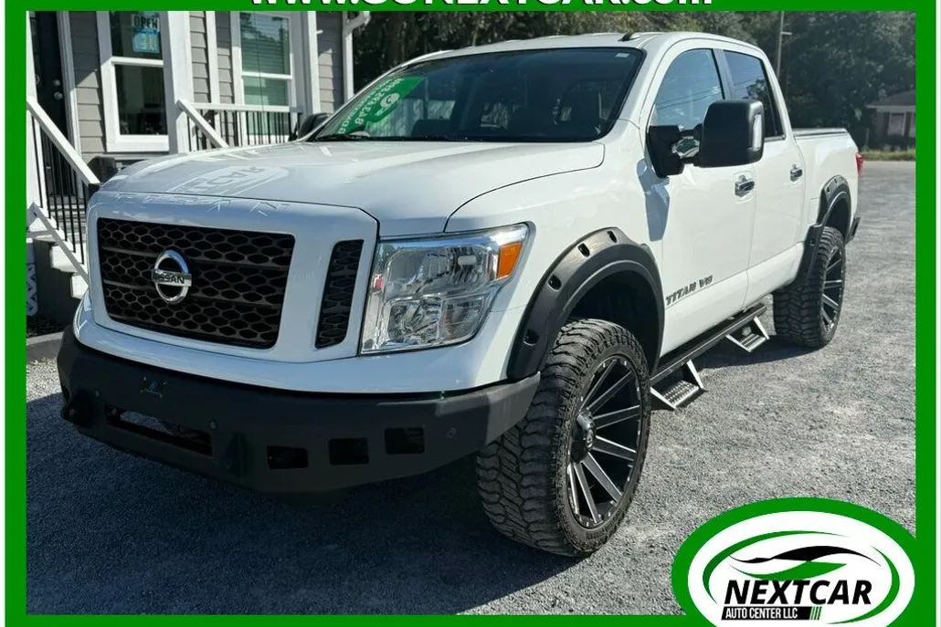 2019 Nissan Titan Crew Cab SV photo 1