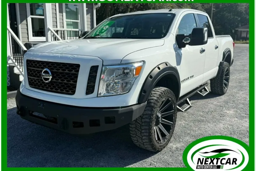 2019 Nissan Titan Crew Cab SV photo 1