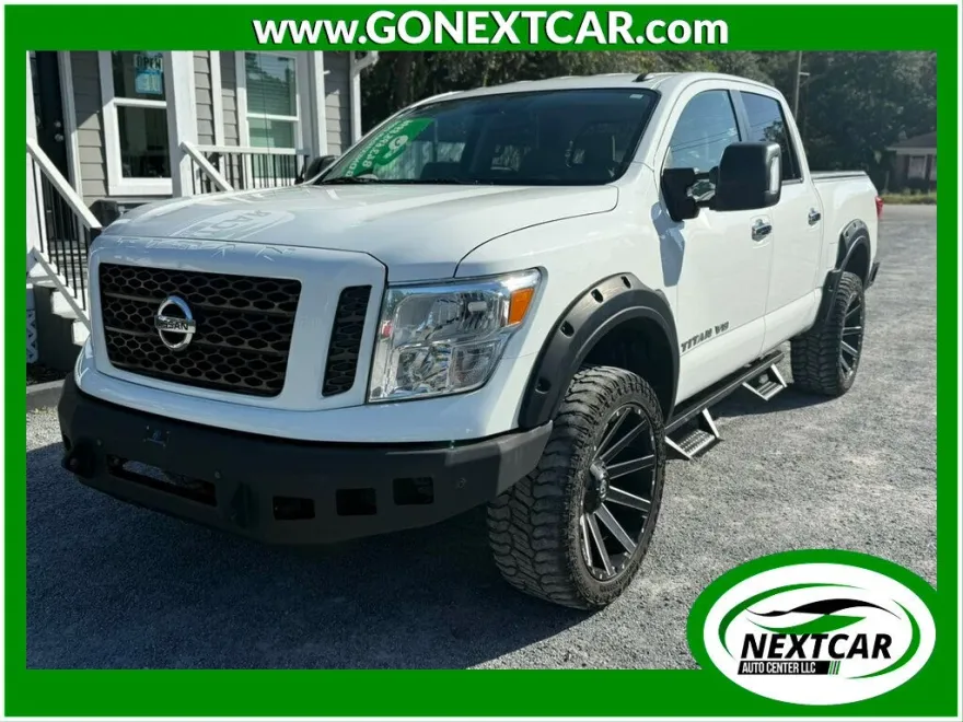 2019 Nissan Titan Crew Cab SV photo 1