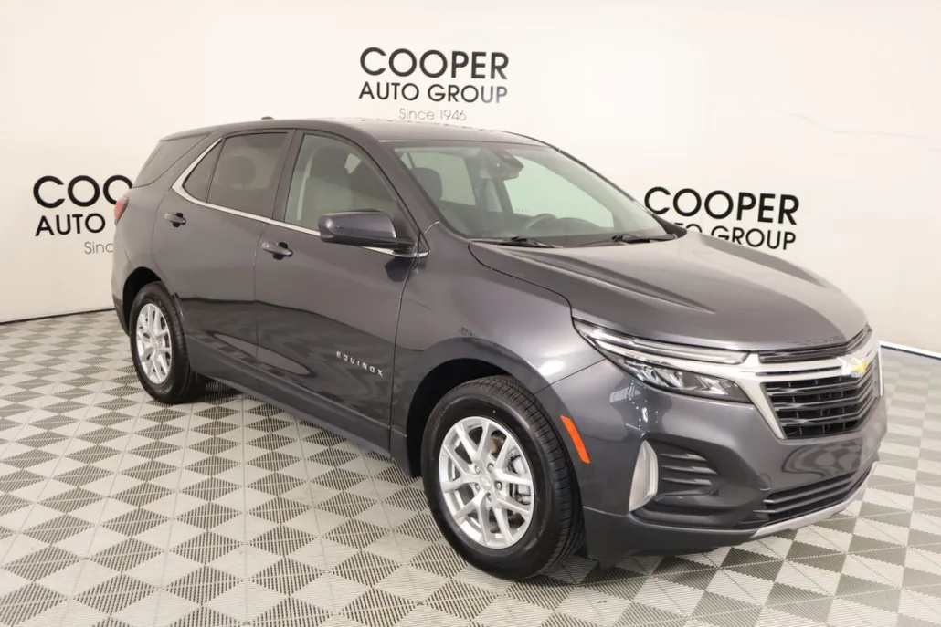 2023 Chevrolet Equinox LT photo 1