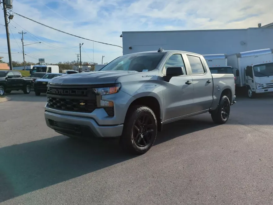 2025 Chevrolet Silverado 1500 Custom photo 1