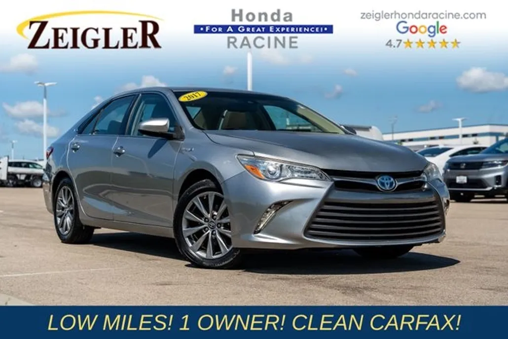 2017 Toyota Camry Hybrid photo 1