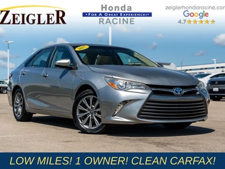 2017 Toyota Camry Hybrid photo 1