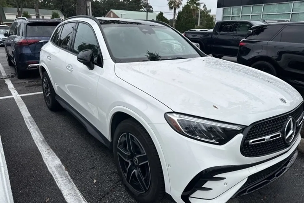 2025 Mercedes Benz GLC 300 4MATIC photo 1