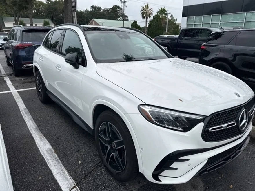 2025 Mercedes Benz GLC 300 4MATIC photo 1