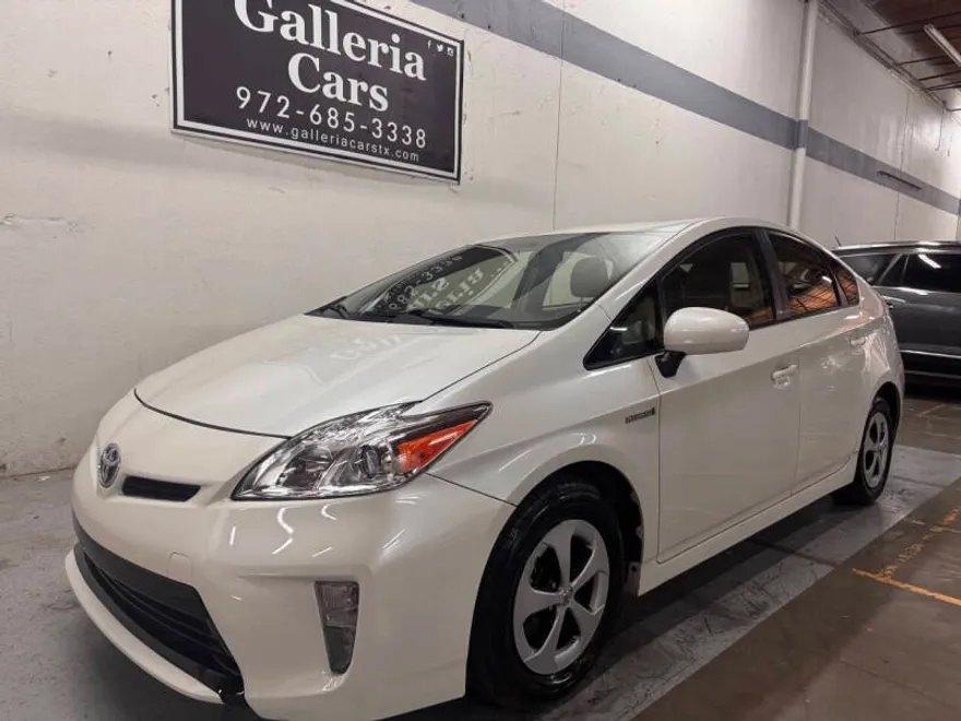 2015 Toyota Prius Four photo 1