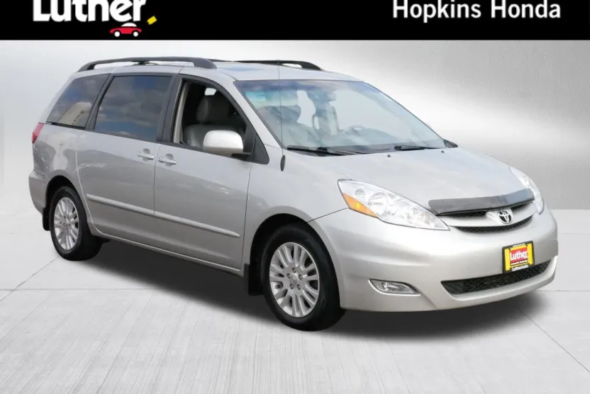 2009 Toyota Sienna XLE photo 1