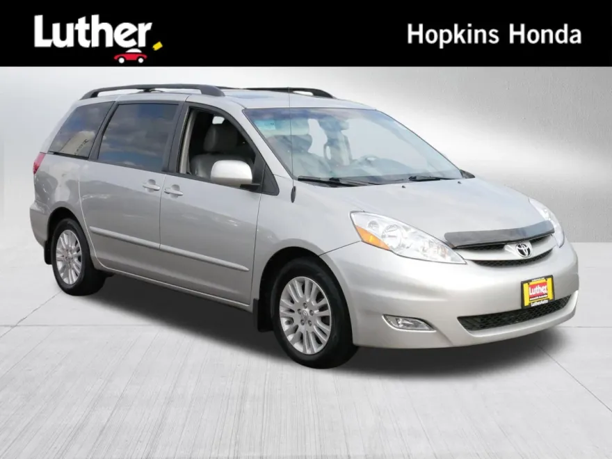 2009 Toyota Sienna XLE photo 1