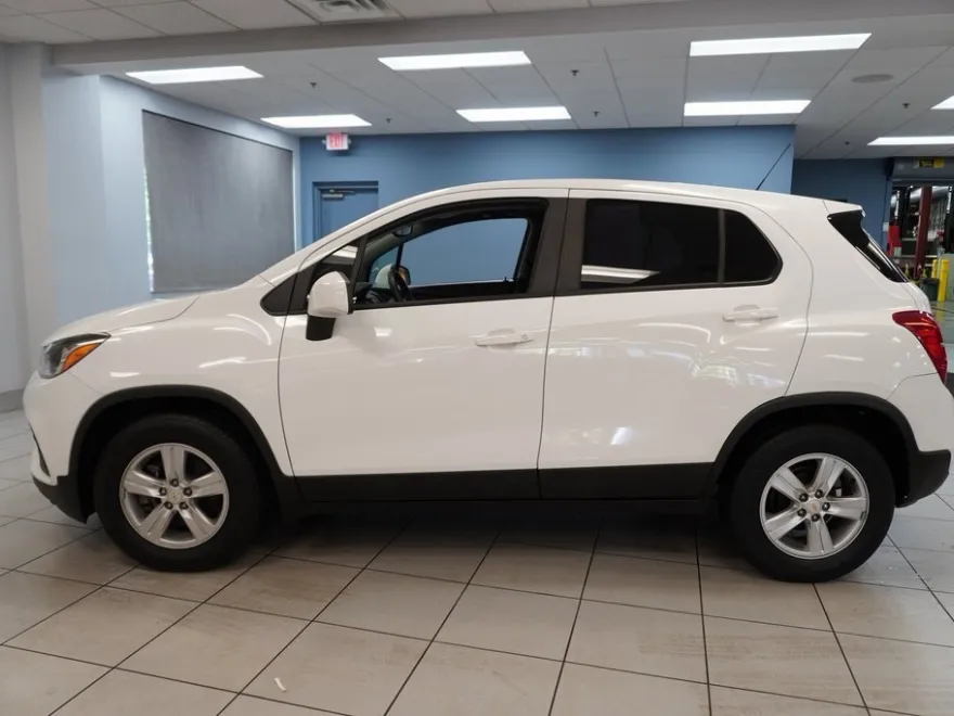 2020 Chevrolet Trax LS photo 1