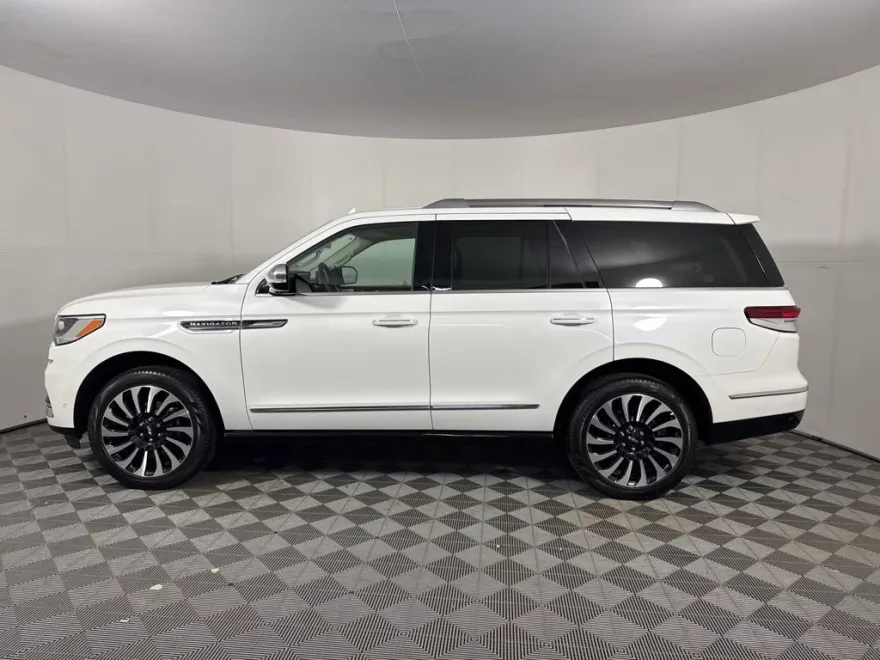 2024 Lincoln Navigator Black Label photo 1
