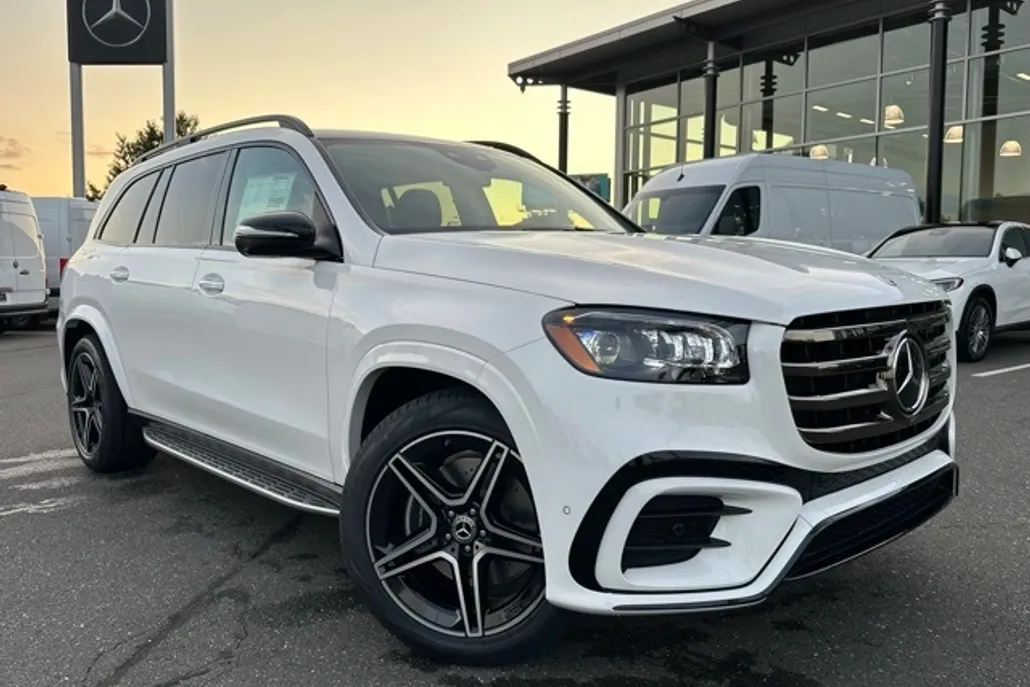 2026 Mercedes Benz GLS 450 4MATIC photo 1