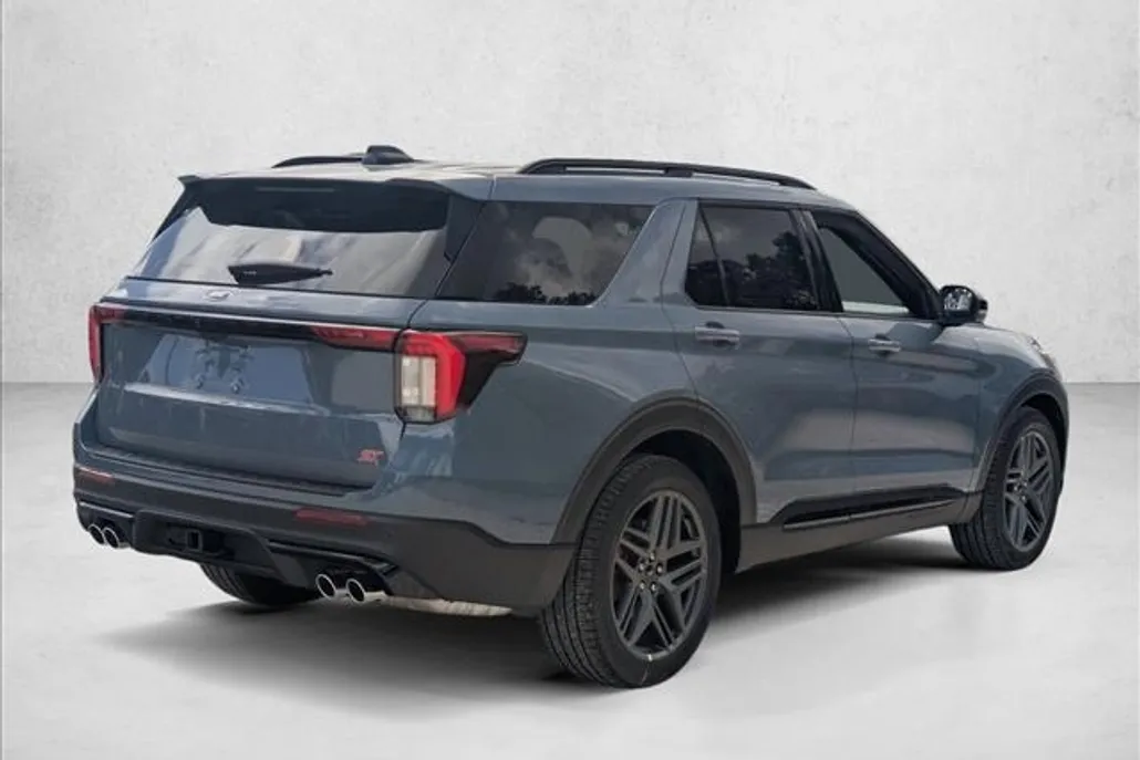 2025 Ford Explorer ST photo 1