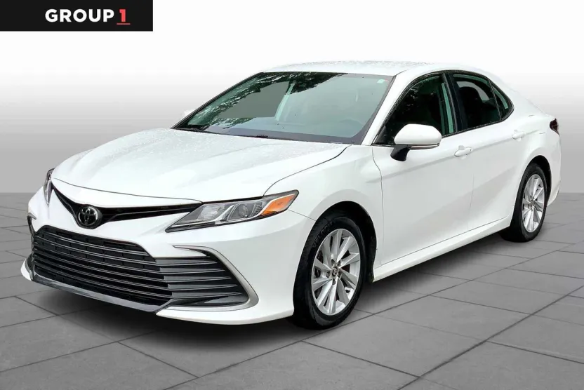 2023 Toyota Camry LE photo 1