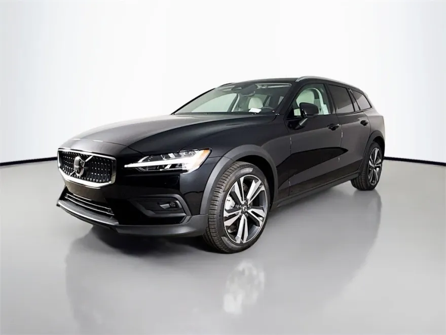 2026 Volvo V60 Cross Country B5 Plus photo 1