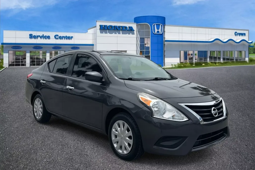 2015 Nissan Versa SV Sedan photo 1