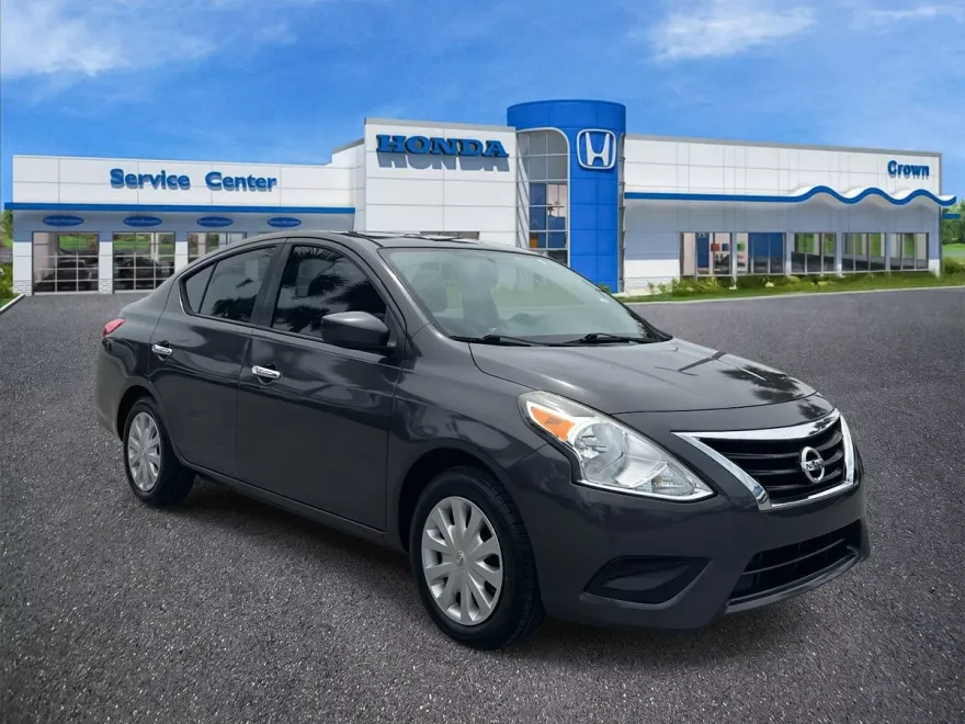 2015 Nissan Versa SV Sedan photo 1