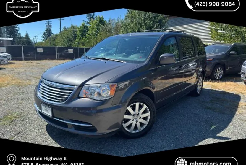 2015 Chrysler Town & Country LX photo 1