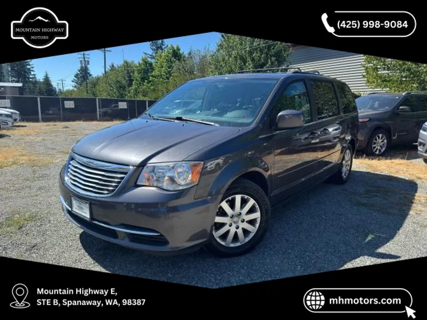 2015 Chrysler Town & Country LX photo 1