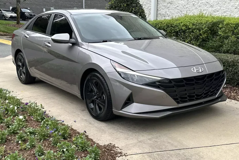 2023 Hyundai Elantra SEL photo 1