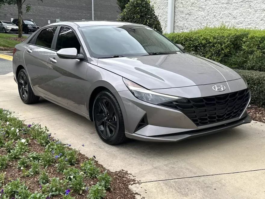 2023 Hyundai Elantra SEL photo 1