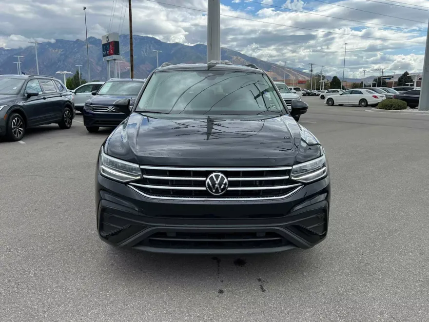 2023 Volkswagen Tiguan S photo 1