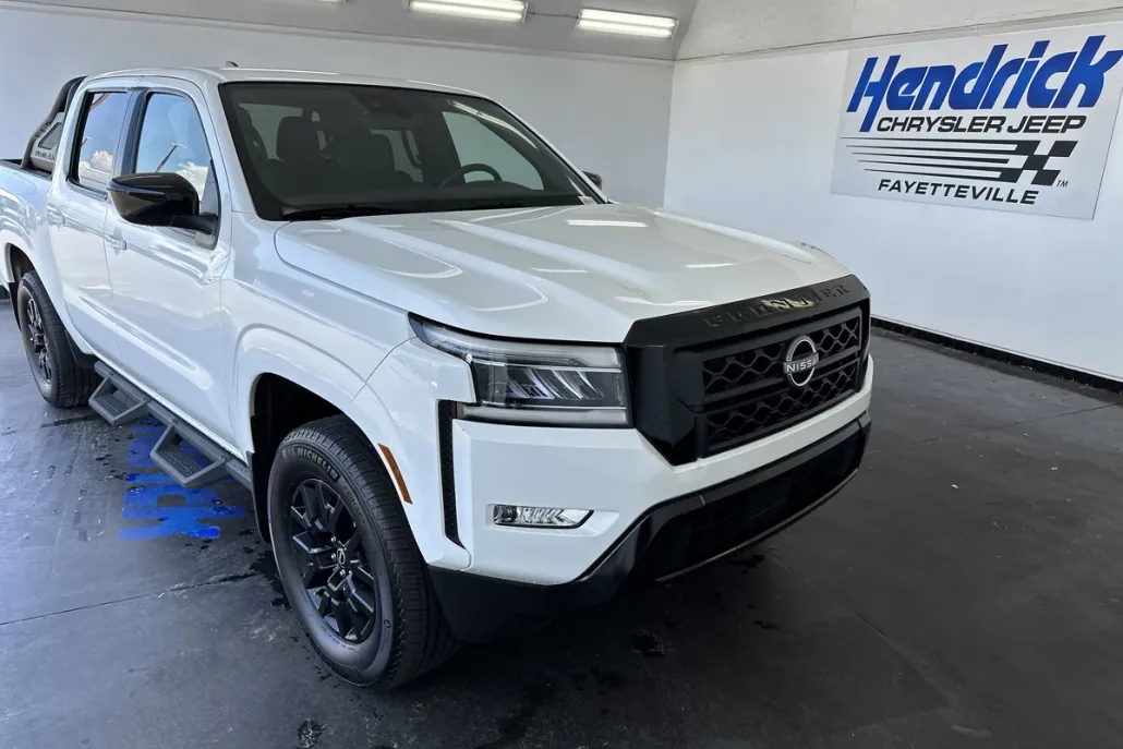 2023 Nissan Frontier SV photo 1