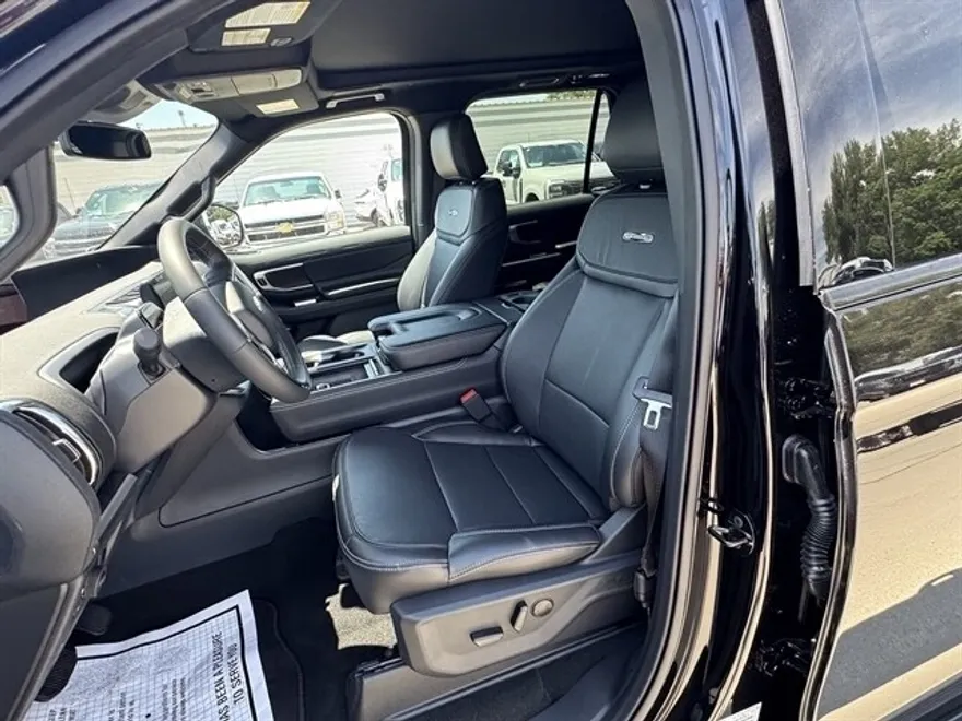 2025 Ford Expedition MAX Platinum photo 1