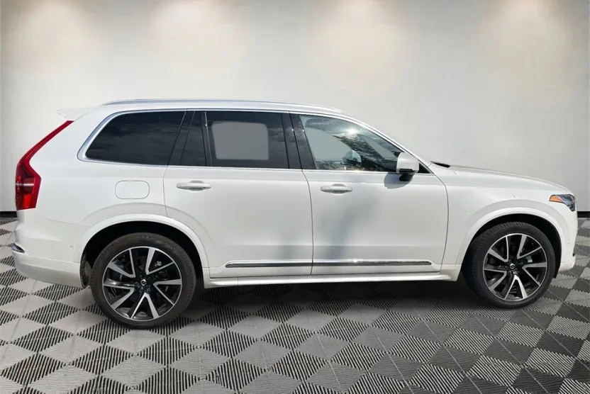 2024 Volvo XC90 Plus photo 1