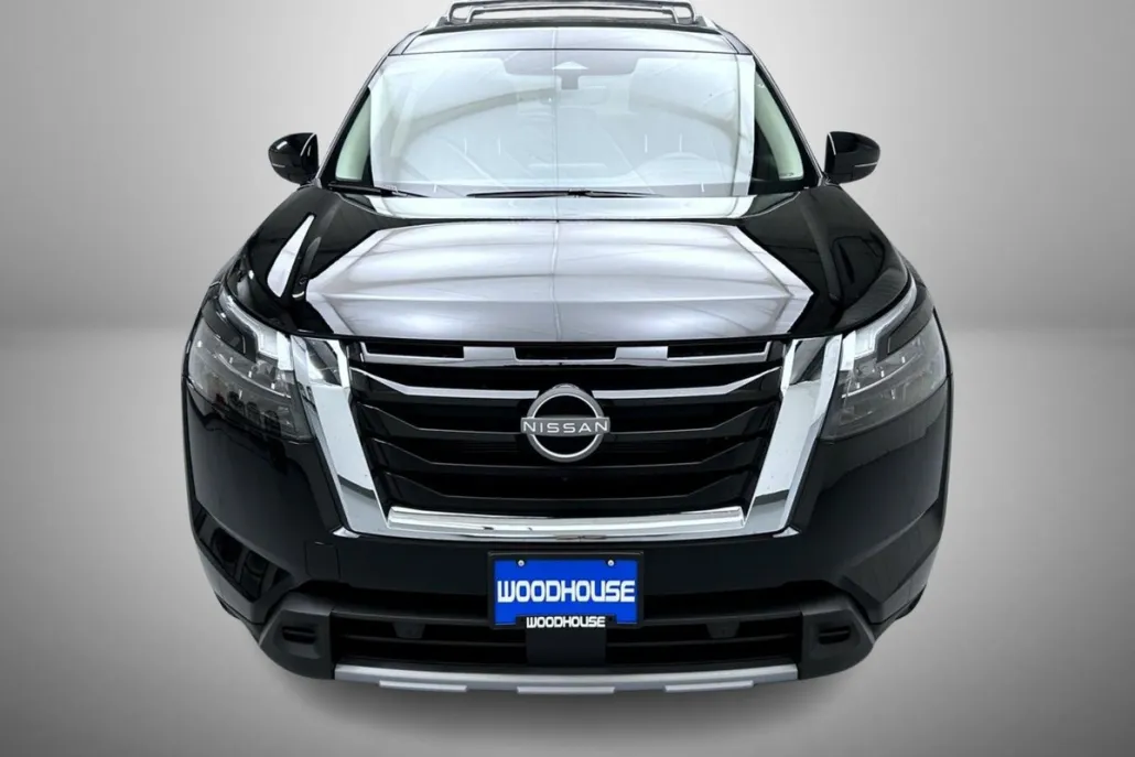 2025 Nissan Pathfinder SL photo 1