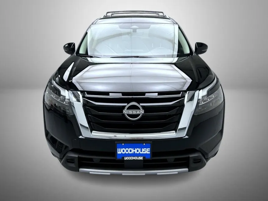 2025 Nissan Pathfinder SL photo 1