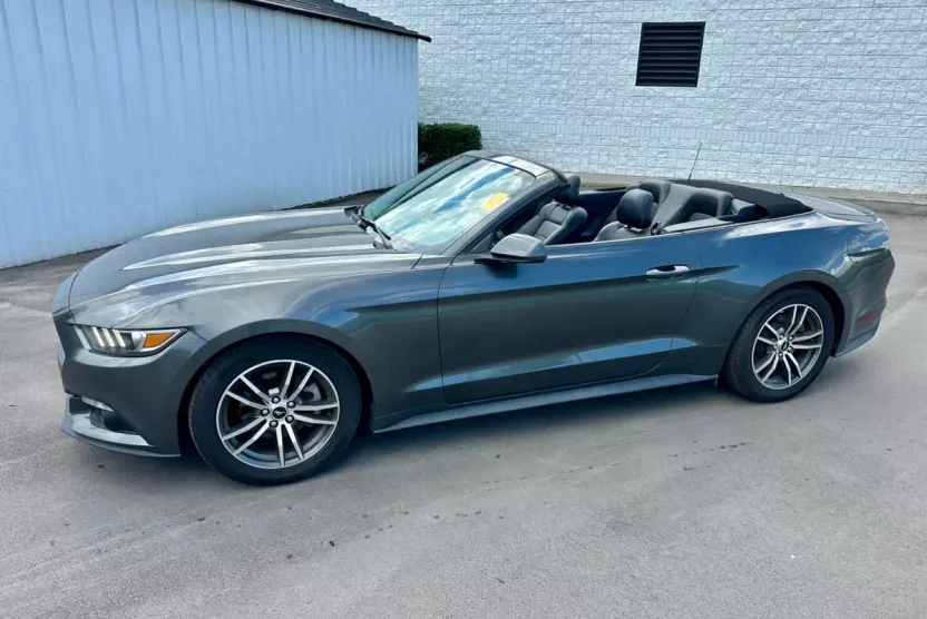 2016 Ford Mustang EcoBoost Premium photo 1
