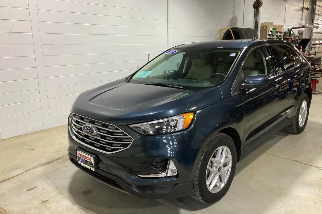 2022 Ford Edge SEL photo 1
