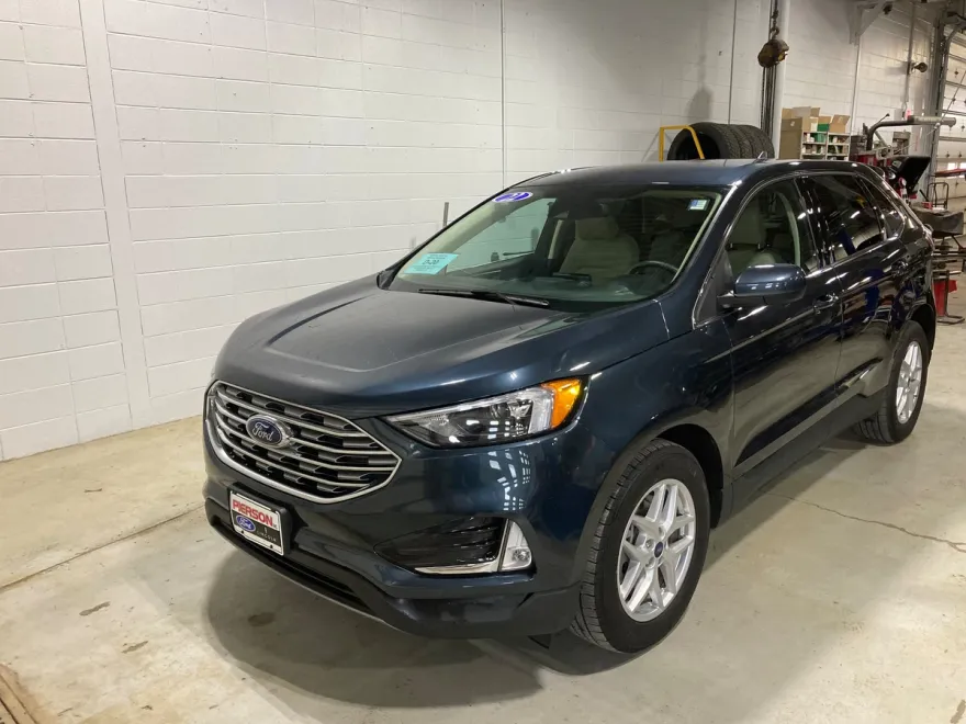 2022 Ford Edge SEL photo 1