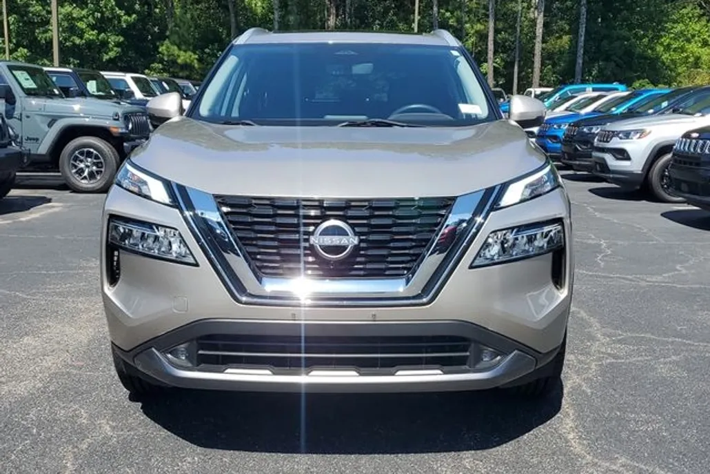 2022 Nissan Rogue SL photo 1